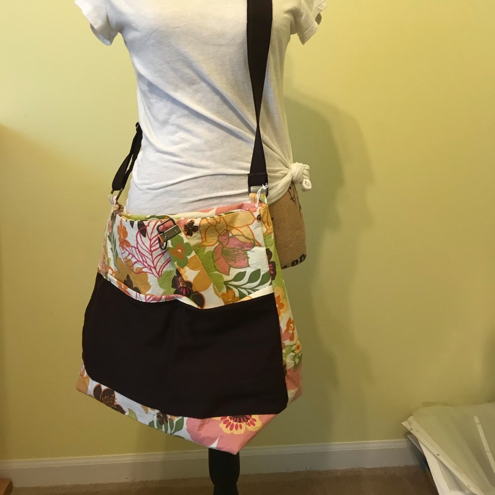 Retro Hobo Crossbody Bag With Matching Key Fob - image 1